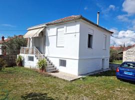Giannis country house, pet-friendly hotel in Palaiokómi