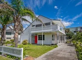 Retreat at Tapeka Point - Russell Holiday Home