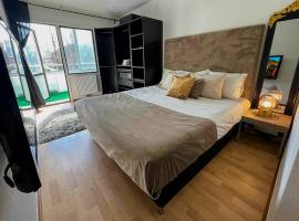 Private Room in Apartment, hotel perto de Shopping Center Emporia, Malmo
