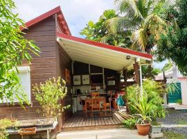 Maison d'une chambre avec terrasse amenagee a Morne A l'Eau a 8 km de la plage, αγροικία σε Morne-à-lʼEau