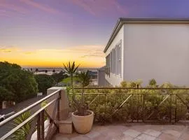 Beachside Villa - Camps Bay