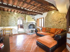 Amazing Home In Massarosa With Wifi And 2 Bedrooms, casa de temporada em Massarosa