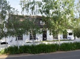 Petite France:luxury thatched 4BRcottage with pool, hotel en Franschhoek