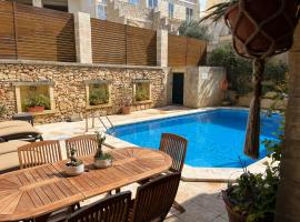 Tal-Mans Farmhouse Gozo، فندق في سانّات