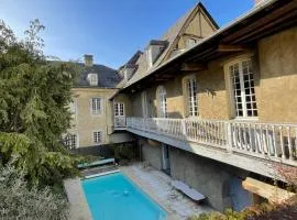 La Maison aux murs anciens et ses chambres