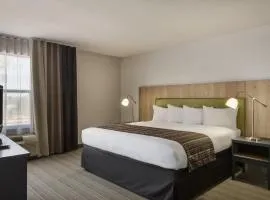 GreenTree Inn & Suites Phoenix Sky Harbor