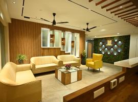 Hotel City Centre Latur، فندق في Latur