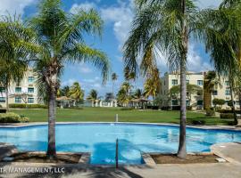 Upscale Condo at Aquatika Beach & Vacation Villas, apartment in Loiza