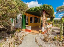 Buena Ventura Villa, hotel in Cala'n Bosch