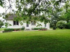 Charmant Gîte Familial avec Grand Jardin et Confort Moderne à Bengy-sur-Craon - FR-1-586-33