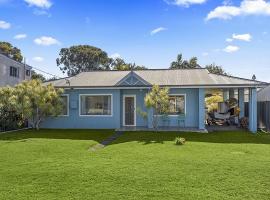 Ronnie s Cottage, holiday home in Mylestom