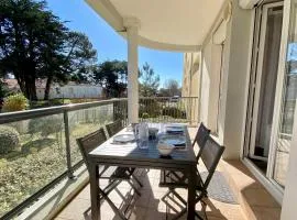 Appartement 2 pers. rénové avec balcon, accès plage et centre-ville à pied - Classé 2* - FR-1-231-285