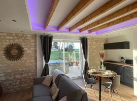 L'Escapade Romantique - Love Room et SPA, villa in Brives