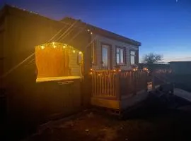 Keepers Shepherd hut with Hot Tub