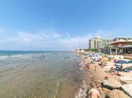 Gorgeous Apartment In Follonica