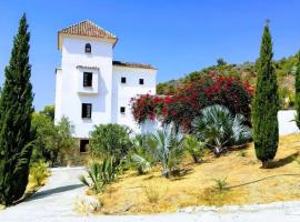 Castle Tower apartment in rural holiday park 'Bernard', hotell i Tolox