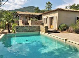 Villa 200m2 au cœur des vignes- Golfe de St-Tropez, hotel en La Môle