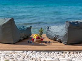 Junam Private Beachfront Cabins, lomakeskus kohteessa Agios Nikitas
