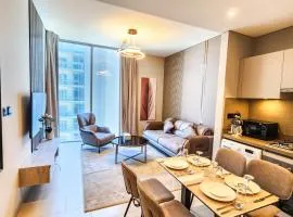 STAY BY LATINEM Luxury 1BR Holiday Home CVR A3001 near Burj Khalifa