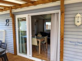 Bungalow chaleureux à Saint-Julien-en-Born avec piscine partagée, hotel i Saint-Julien-en-Born