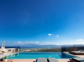 Argyrie Villas, luxury, amazing sea view, heated pool，Kalleryianá的有停車位的飯店