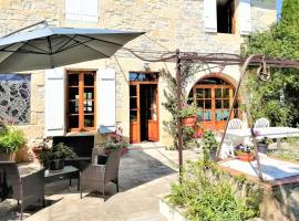 4 Bedroom Lovely Home In Marguerittes, hotel care acceptă animale de companie din Marguerittes