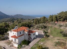 Samos Villa With Pool, country house in Karlovasi