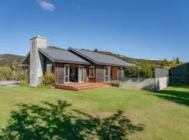 Cedar Sanctuary - Albert Town Holiday Home