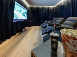 Boutique ChaletS Alpi - Private Sauna & Cinema, hotel u Garmiš-Partenkirhenu