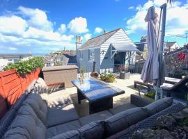 Little Trevio - seaside haven with parking and sea views – hotel w mieście Brixham