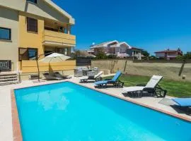 Villa vacanze con piscina privata (IUN Q6893)