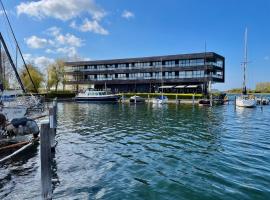 Näher am Wasser kann man nicht wohnen!, hotel in Arnemuiden