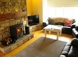 Cosy & convenient beach retreat, holiday home in Tramore
