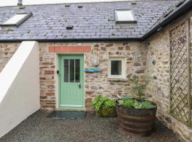 Buzzard Cottage, hotel with parking in Haverfordwest