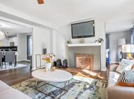 Modern 3BD Cottage Home w/Private HotTub