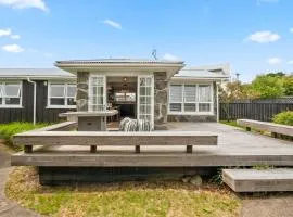 Mid-Century Charm - Taupo Holiday Home