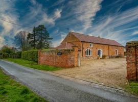Chestnut Barn, North Norfolk with private hot tub & close to beaches、ノリッジのコテージ