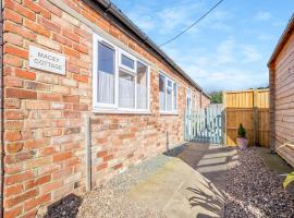 Maceys Cottage - Uk42146, hotel with parking in North Somercotes