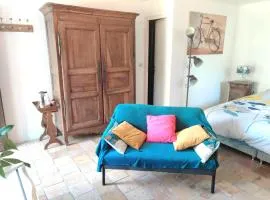 Chambre indépendante au calme avec parking privé
