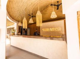 Hotel Royam – hotel w mieście Saly Portudal