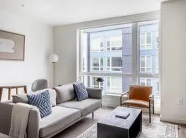 First Hill 1br w gym lounge nr soccer field SEA-542