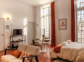 Superbe appartement de charme à 10mn de Saint-Rémy, semesterboende i Noves