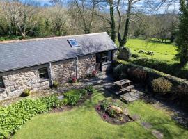 Cosy cottage in the beautiful Lamorna Valley - walk to the pub & sea, hótel í Paul