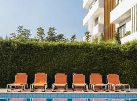 Alexis Apartments - Modern 2-bedroom with swimming pool