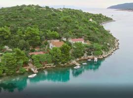 Perina Haven - Island Vis Beachfront, παραλιακή κατοικία σε Rogačić