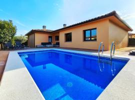 Casa con piscina en L'Estartit、ジローナのホテル