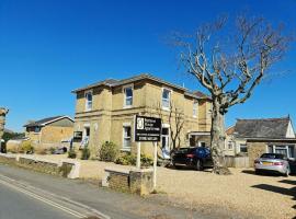 Parterre Holiday Apartments, hotel cerca de Sandown IOW Train Station, Sandown