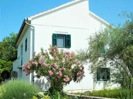 3 bedrooms house with sea view enclosed garden and wifi at Lukoran