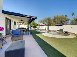 Chandler Home with Pool, Putting Green and Game Room!, alquiler temporario en Chandler