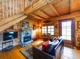 Private Hot Tub Blue Sky Cabin in Sequim, hotel v destinaci Sequim